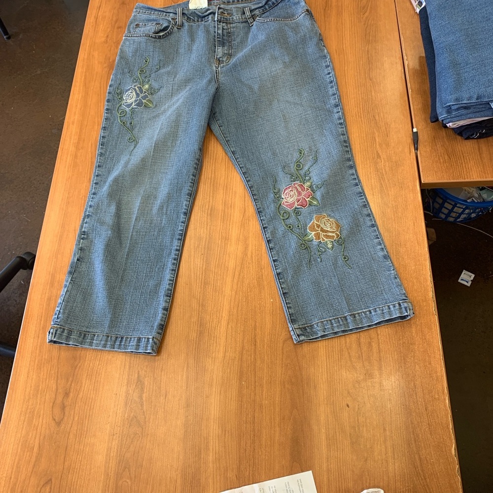 Vintage 90s Zena Jeans Floral Embroidered Wide Leg Capri Jeans